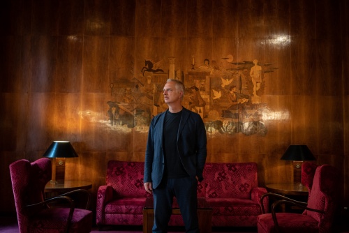 Italian bestseller writer on assignment for Der Spiegel