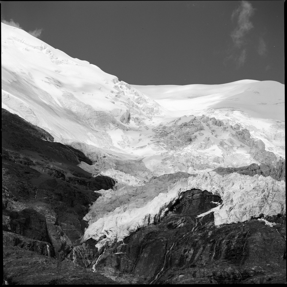 nochin kangsang glacier (hasselblad 503cx)